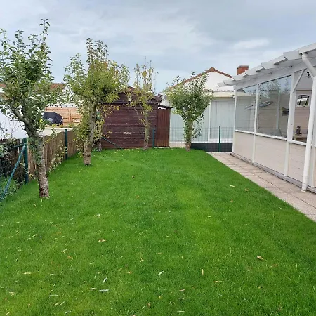 Nyaraló The House *